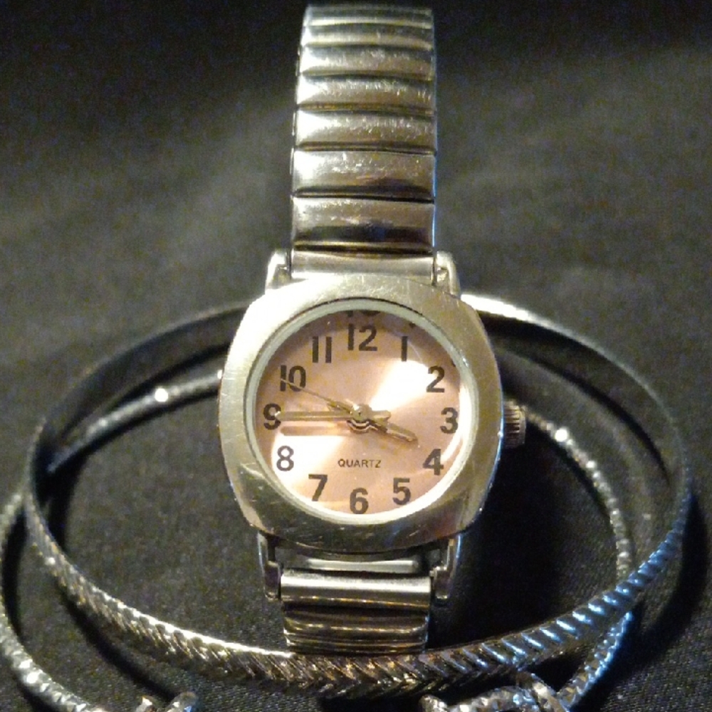 Elegant Silver Quartz Women's Watch